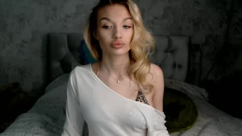 ellamilla online show from June 5, 2:34 pm