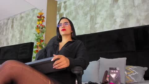 Snapshot of ellaochoa chatting on February 7, 11:23 am ella online show from February 7, 11:23 am