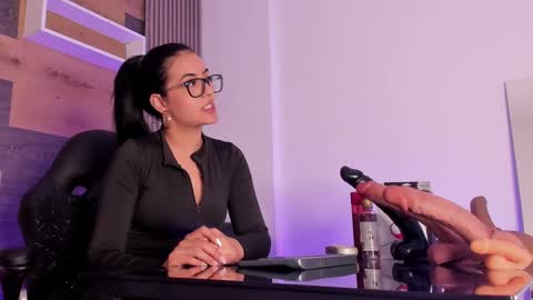 Snapshot of ellaochoa chatting on September 22, 11:45 am ella online show from September 22, 11:45 am
