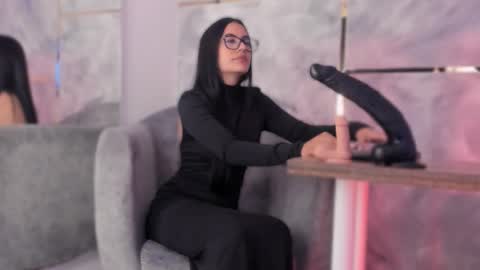  ella  online show from November 29, 11:35 am