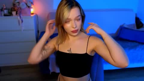 Ella online show from November 14, 5:28 am