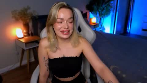 Ella online show from January 12, 5:45 am