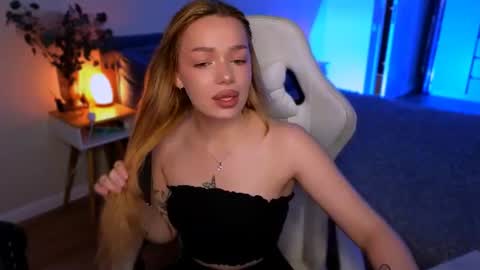 Ella online show from June 15, 6:15 am