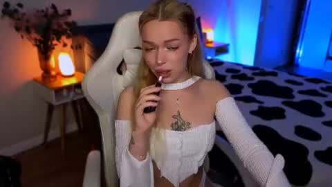 Ella online show from July 6, 5:48 am