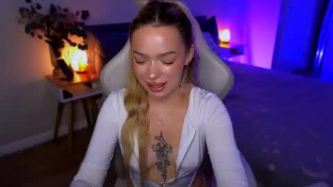 Ella online show from August 3, 9:04 am