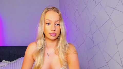 elldiana online show from July 6, 1:57 am