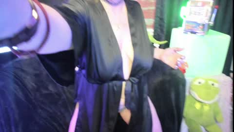 ELLE online show from January 28, 1:50 am