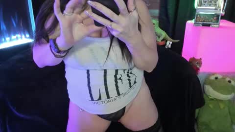 Snapshot of elle4you chatting on November 29, 8:28 am ELLE online show from November 29, 8:28 am