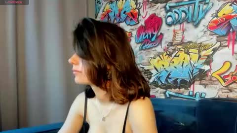 Snapshot of elle__driver chatting on June 21, 1:19 am elle__driver online show from June 21, 1:19 am