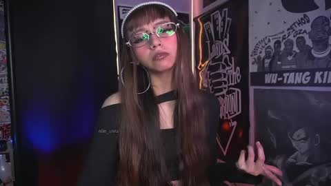Snapshot of elle_uwu chatting on May 2, 3:17 pm follow me on instagram . online show from May 2, 3:17 pm