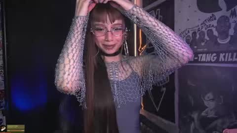 Snapshot of elle_uwu chatting on May 13, 9:11 pm follow me on instagram . online show from May 13, 9:11 pm