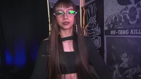 Snapshot of elle_uwu chatting on May 19, 5:41 pm follow me on instagram . online show from May 19, 5:41 pm