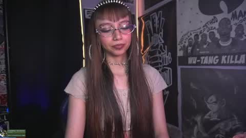 Snapshot of elle_uwu chatting on May 21, 10:50 pm follow me on instagram . online show from May 21, 10:50 pm