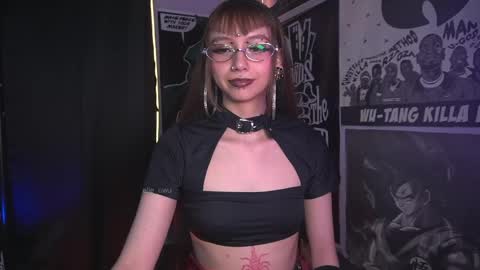 Snapshot of elle_uwu chatting on May 26, 7:10 pm follow me on instagram . online show from May 26, 7:10 pm