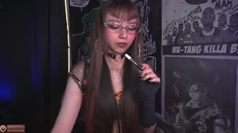 Snapshot of elle_uwu chatting on June 4, 5:41 pm follow me on instagram . online show from June 4, 5:41 pm
