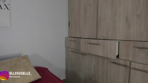 Yiss online show from April 29, 5:55 am