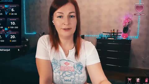 Snapshot of ellen_busty chatting on December 4, 7:01 pm Elli   NEXT STREAM      online show from December 4, 7:01 pm