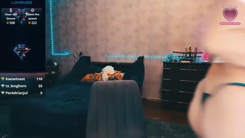 Snapshot of ellen_busty chatting on December 4, 10:08 pm Elli   NEXT STREAM      online show from December 4, 10:08 pm