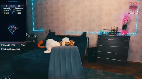 Snapshot of ellen_busty chatting on December 12, 10:31 pm Elli   NEXT STREAM      online show from December 12, 10:31 pm