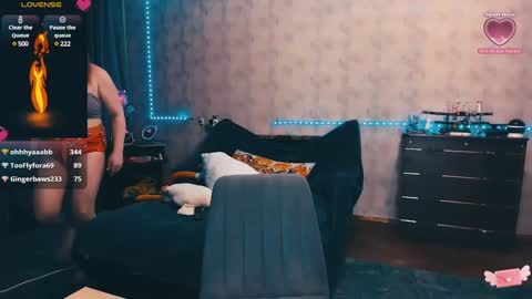 Snapshot of ellen_busty chatting on February 3, 5:56 pm Elli   NEXT STREAM      online show from February 3, 5:56 pm