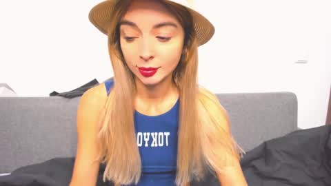 Snapshot of ellen_flow chatting on December 5, 5:48 am ellen_flow online show from December 5, 5:48 am