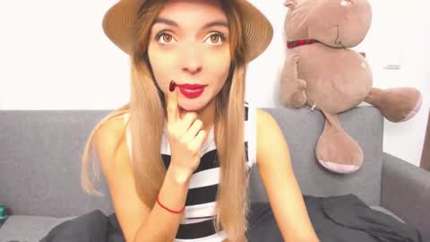 Snapshot of ellen_flow chatting on December 8, 9:24 am ellen_flow online show from December 8, 9:24 am