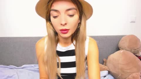 Snapshot of ellen_flow chatting on December 10, 9:33 pm ellen_flow online show from December 10, 9:33 pm