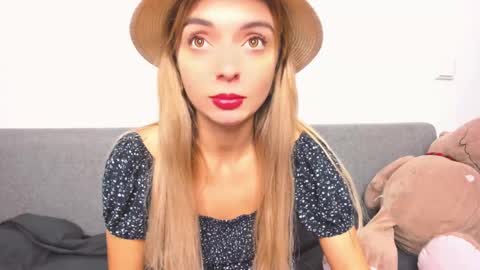 Snapshot of ellen_flow chatting on December 12, 7:04 pm ellen_flow online show from December 12, 7:04 pm