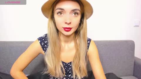 Snapshot of ellen_flow chatting on December 15, 6:51 am ellen_flow online show from December 15, 6:51 am