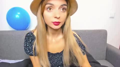 Snapshot of ellen_flow chatting on December 15, 9:31 pm ellen_flow online show from December 15, 9:31 pm