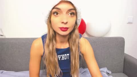 Snapshot of ellen_flow chatting on December 17, 8:32 pm ellen_flow online show from December 17, 8:32 pm