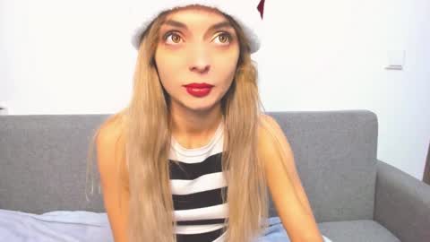 Snapshot of ellen_flow chatting on December 19, 8:34 pm ellen_flow online show from December 19, 8:34 pm