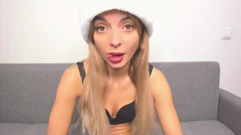 Snapshot of ellen_flow chatting on January 9, 9:27 am ellen_flow online show from January 9, 9:27 am