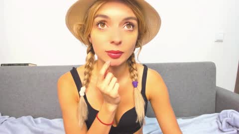 Snapshot of ellen_flow chatting on February 2, 11:21 pm ellen_flow online show from February 2, 11:21 pm