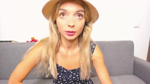 Snapshot of ellen_flow chatting on February 6, 12:11 am ellen_flow online show from February 6, 12:11 am