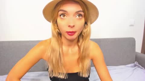 Snapshot of ellen_flow chatting on February 14, 10:04 pm ellen_flow online show from February 14, 10:04 pm