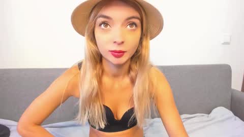 Snapshot of ellen_flow chatting on February 15, 9:38 am ellen_flow online show from February 15, 9:38 am