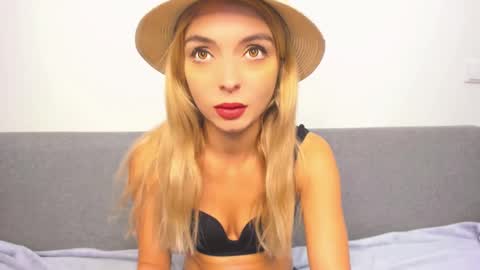 Snapshot of ellen_flow chatting on February 15, 7:06 pm ellen_flow online show from February 15, 7:06 pm