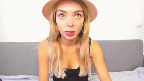 Snapshot of ellen_flow chatting on February 16, 11:27 am ellen_flow online show from February 16, 11:27 am