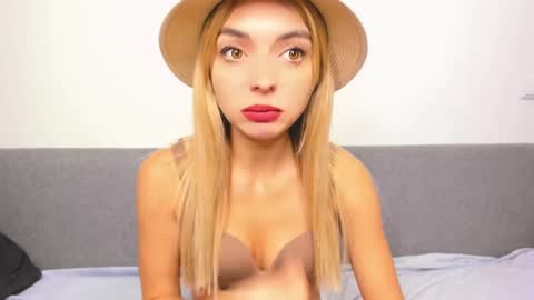 Snapshot of ellen_flow chatting on February 18, 9:31 pm ellen_flow online show from February 18, 9:31 pm