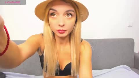 Snapshot of ellen_flow chatting on February 19, 9:14 pm ellen_flow online show from February 19, 9:14 pm