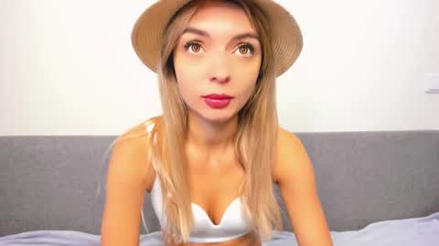 Snapshot of ellen_flow chatting on February 21, 6:51 am ellen_flow online show from February 21, 6:51 am