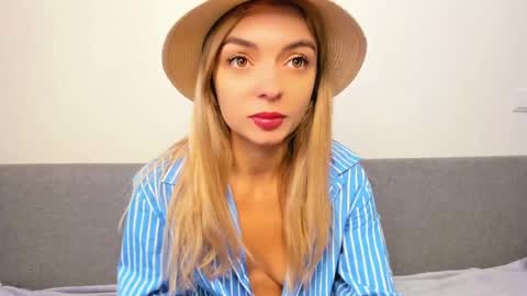 Snapshot of ellen_flow chatting on February 23, 9:44 am ellen_flow online show from February 23, 9:44 am