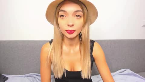 Snapshot of ellen_flow chatting on February 23, 11:04 pm ellen_flow online show from February 23, 11:04 pm