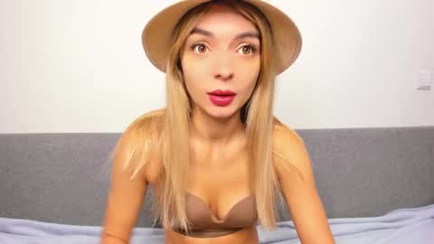 Snapshot of ellen_flow chatting on February 28, 2:42 am ellen_flow online show from February 28, 2:42 am