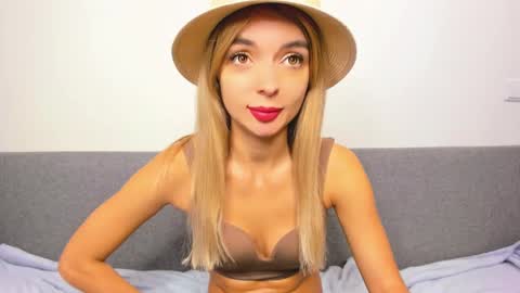 Snapshot of ellen_flow chatting on February 28, 5:48 am ellen_flow online show from February 28, 5:48 am