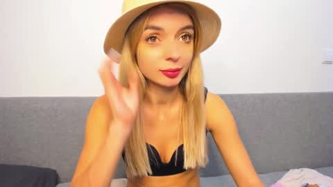 Snapshot of ellen_flow chatting on March 2, 10:38 pm ellen_flow online show from March 2, 10:38 pm