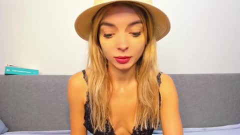 Snapshot of ellen_flow chatting on March 5, 4:45 am ellen_flow online show from March 5, 4:45 am