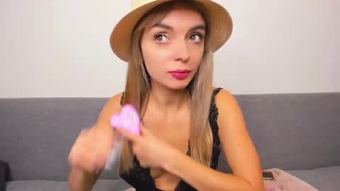 Snapshot of ellen_flow chatting on March 9, 2:54 pm ellen_flow online show from March 9, 2:54 pm