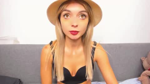 Snapshot of ellen_flow chatting on March 12, 11:54 pm ellen_flow online show from March 12, 11:54 pm